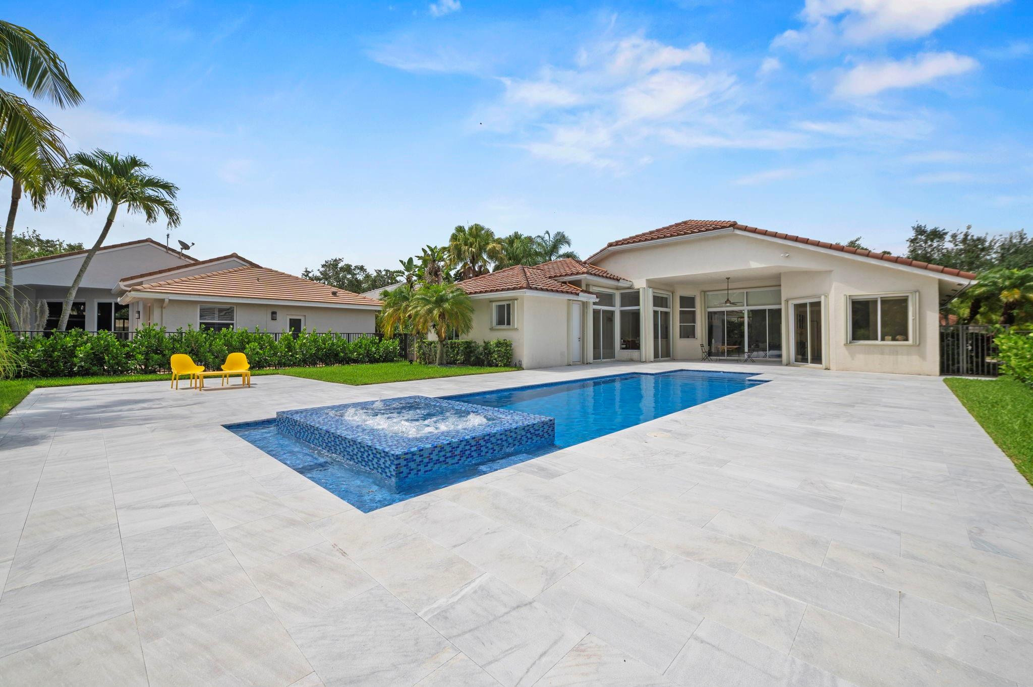 2904 Oakbrook Dr