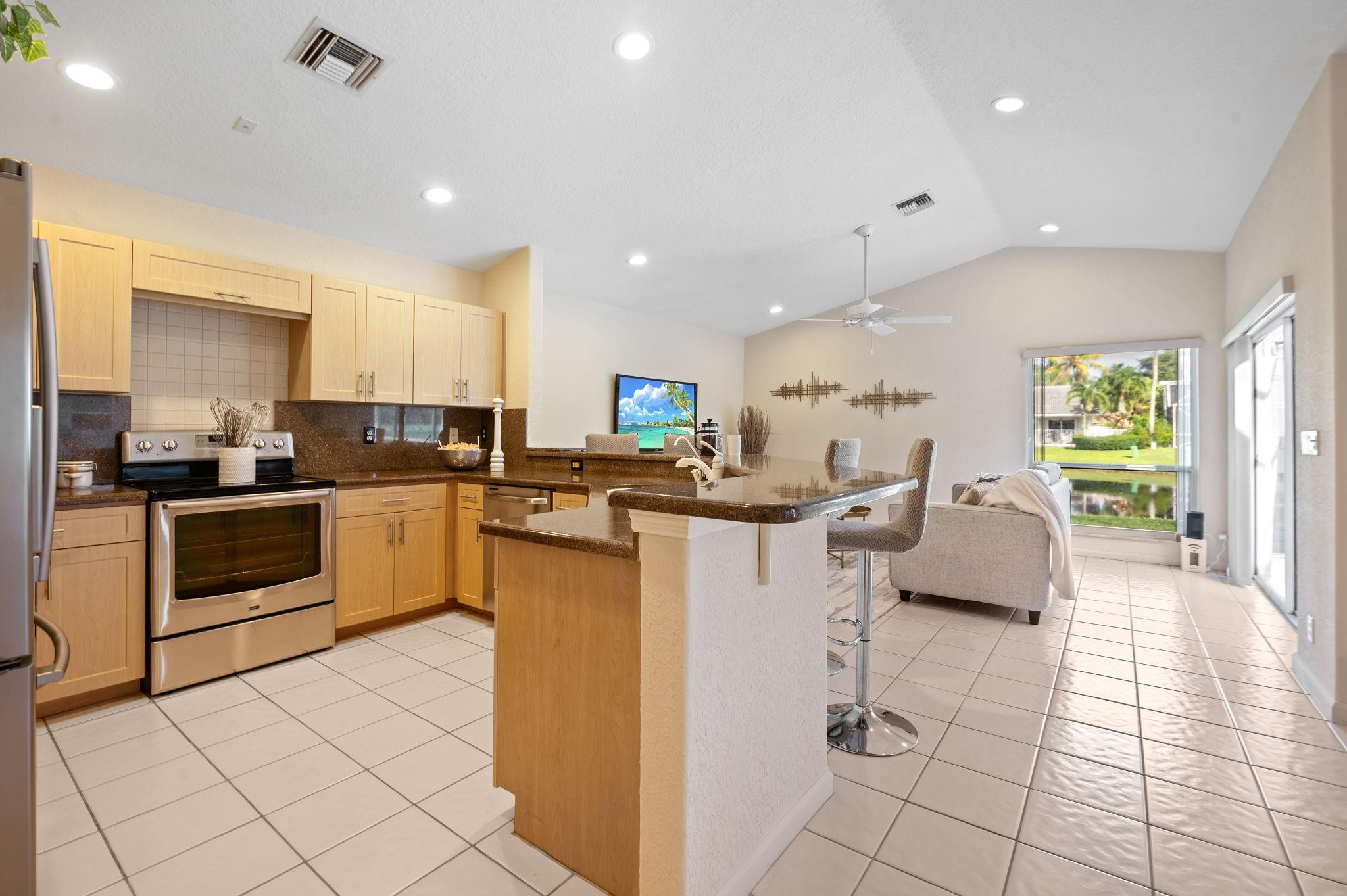 1110 Fairfax Ln