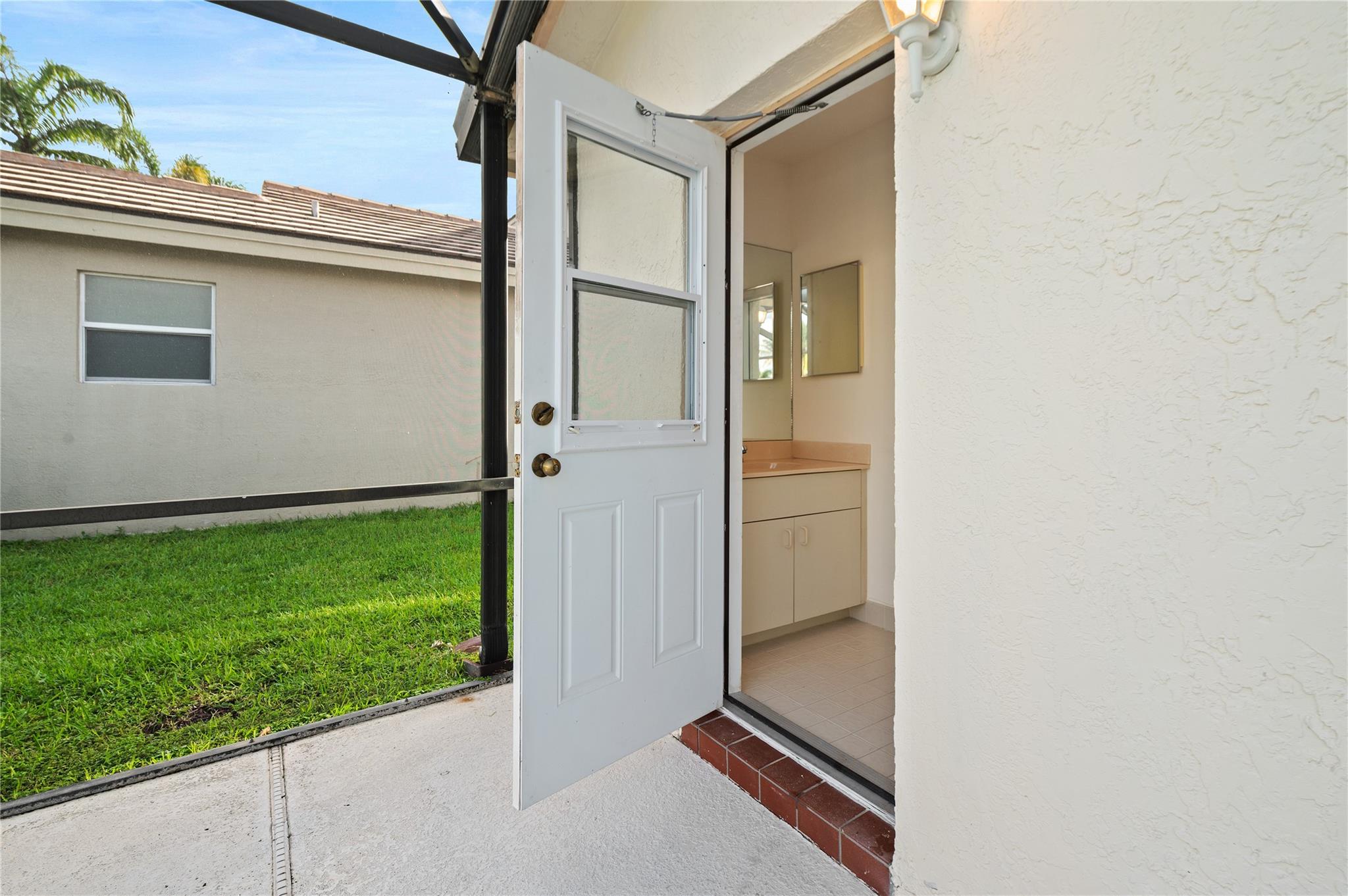 1110 Fairfax Ln