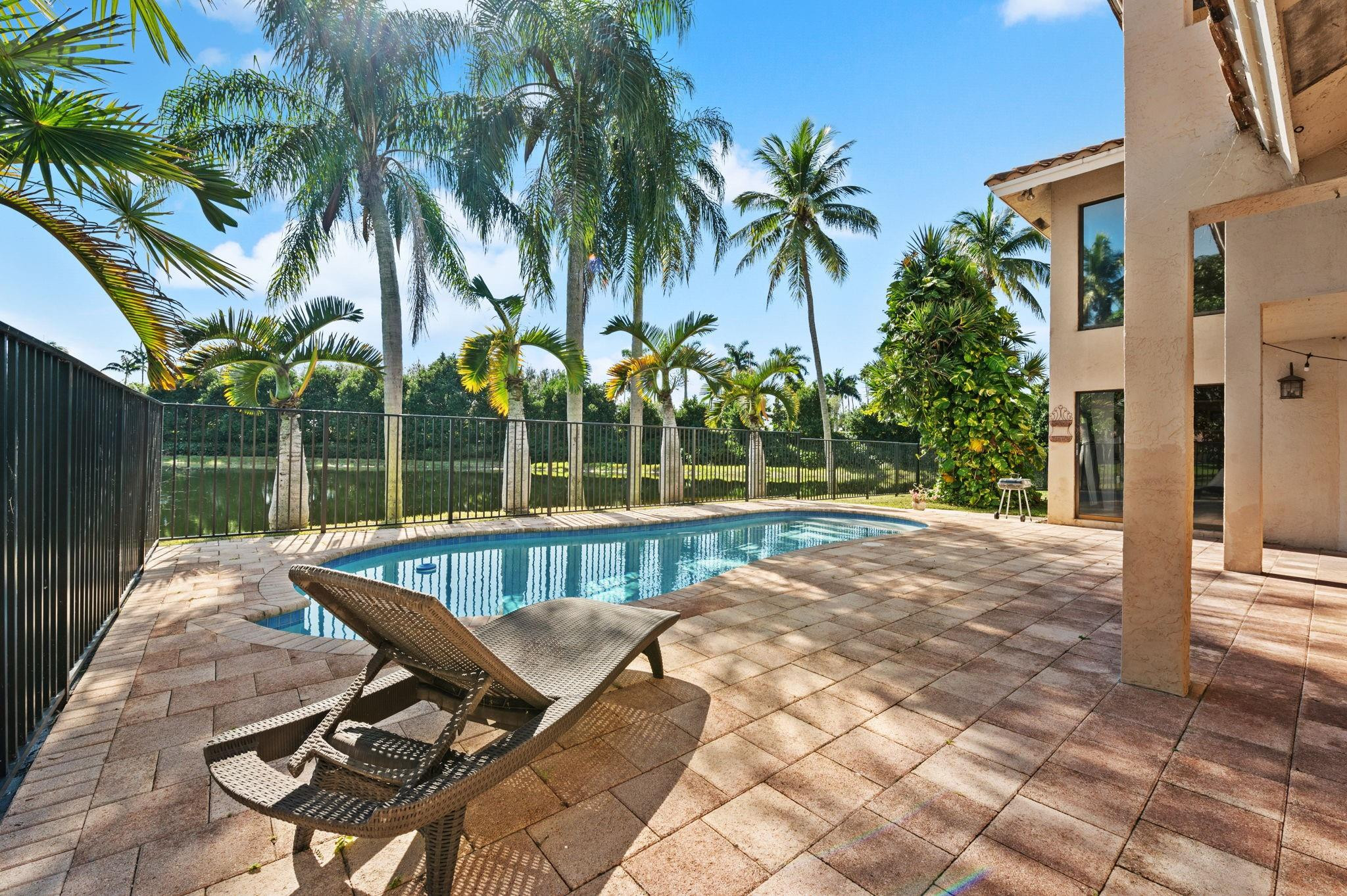 1260 Fairfax Ct