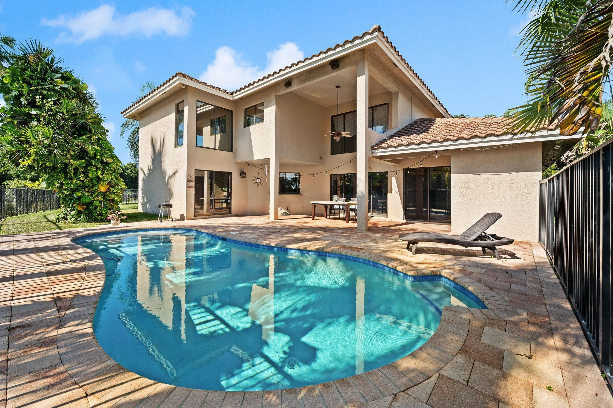 1260 Fairfax Ct