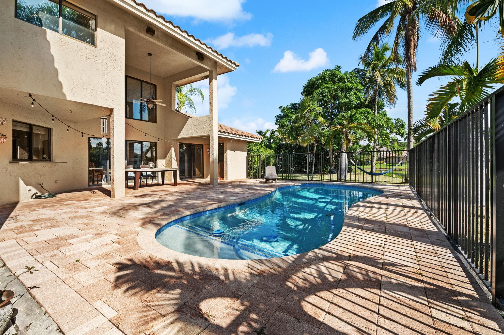 1260 Fairfax Ct