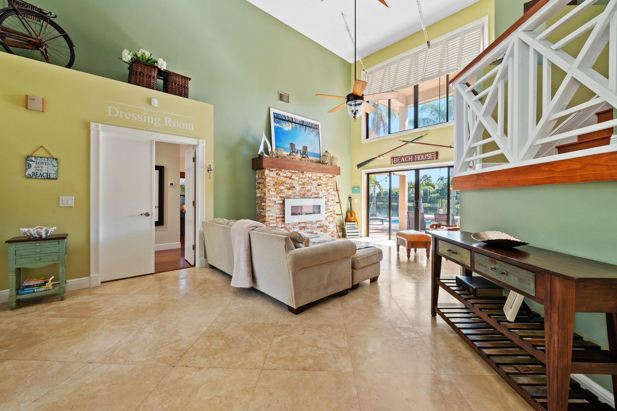 1260 Fairfax Ct