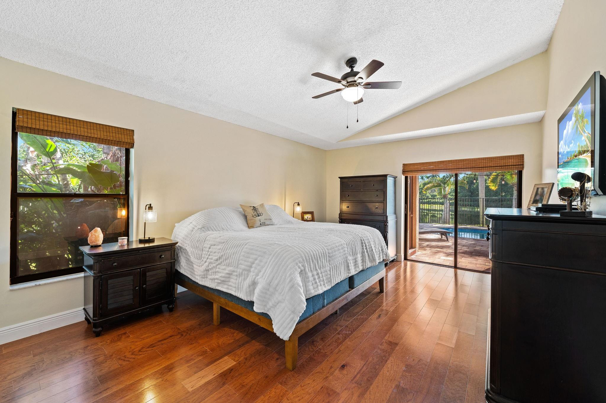 1260 Fairfax Ct