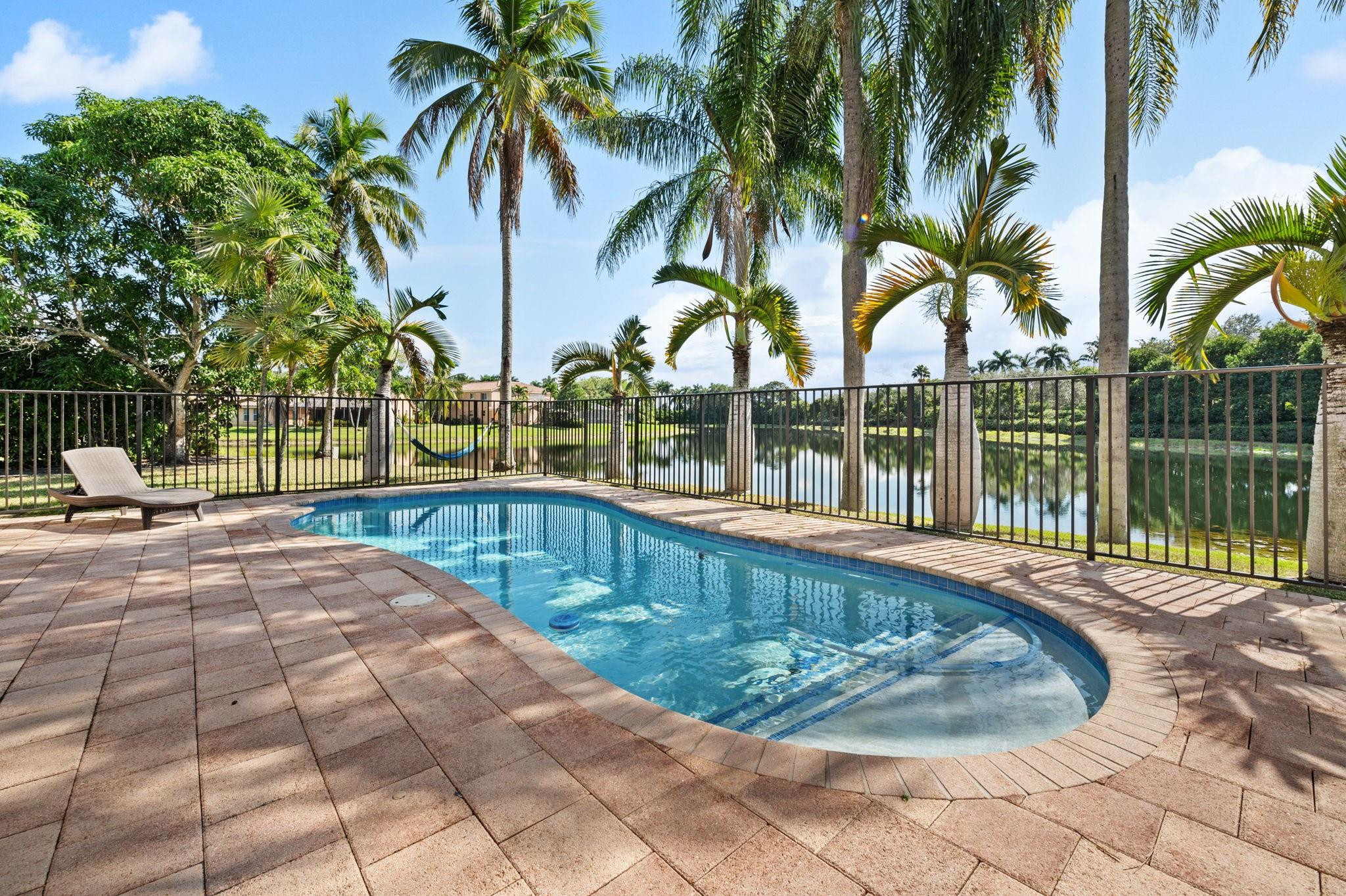 1260 Fairfax Ct