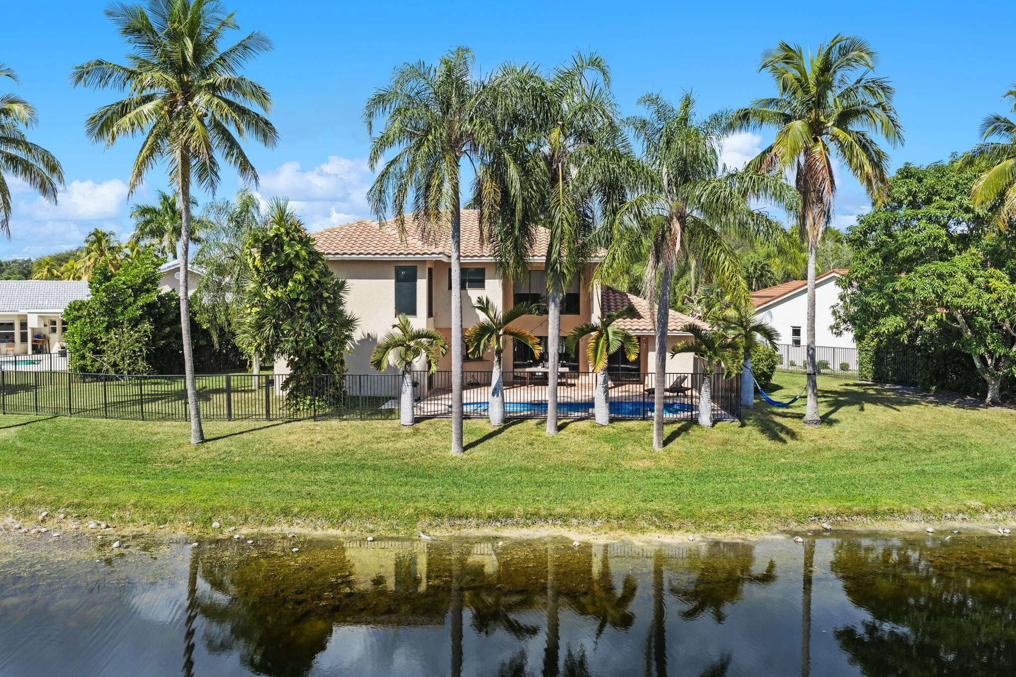 1260 Fairfax Ct
