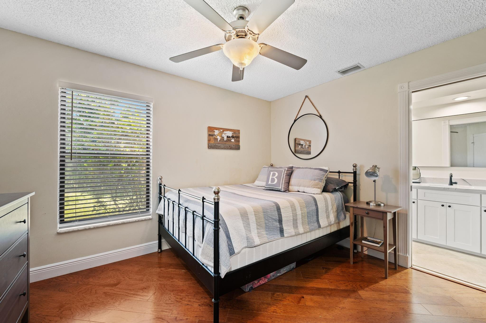1260 Fairfax Ct