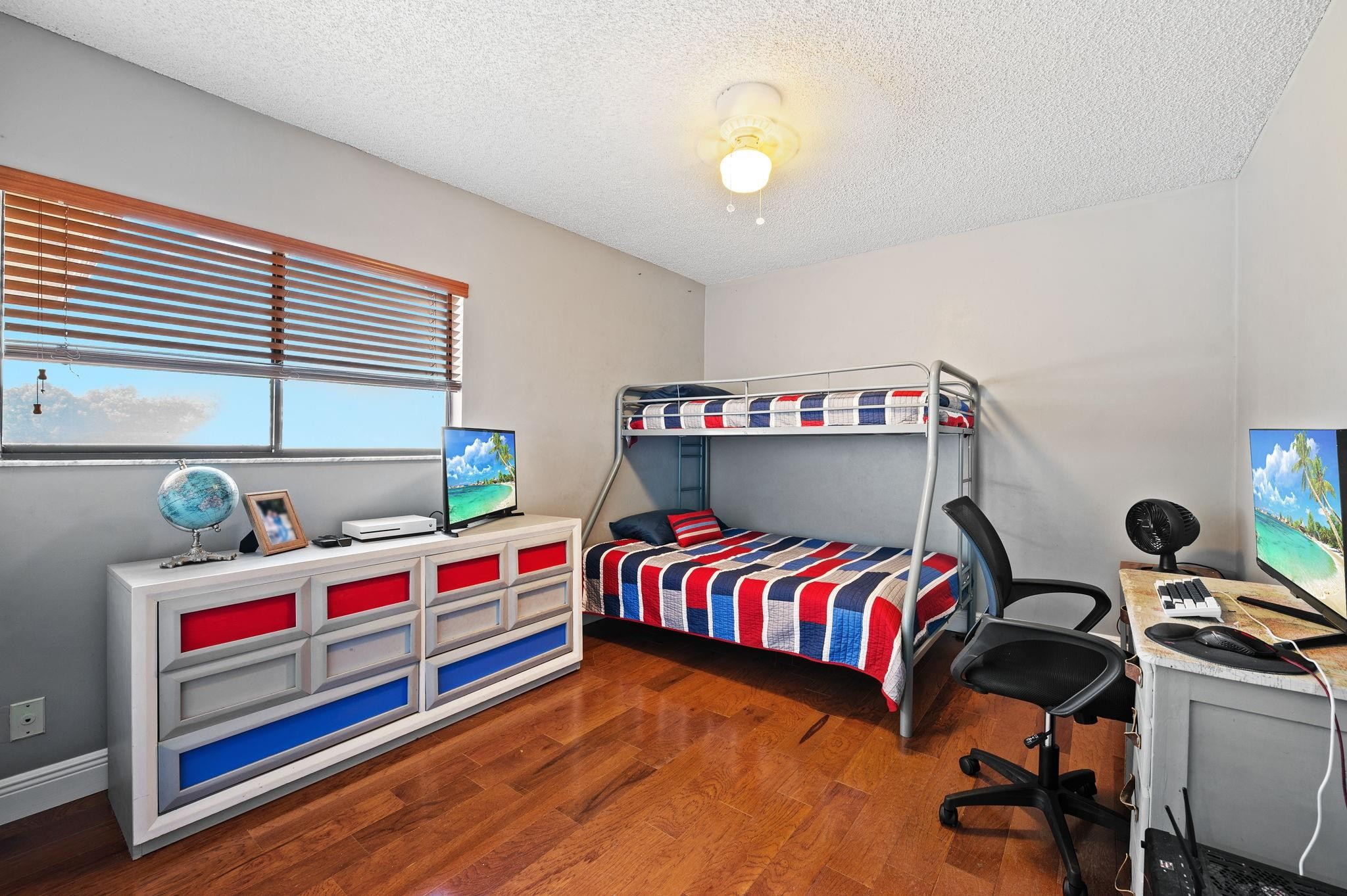 1260 Fairfax Ct