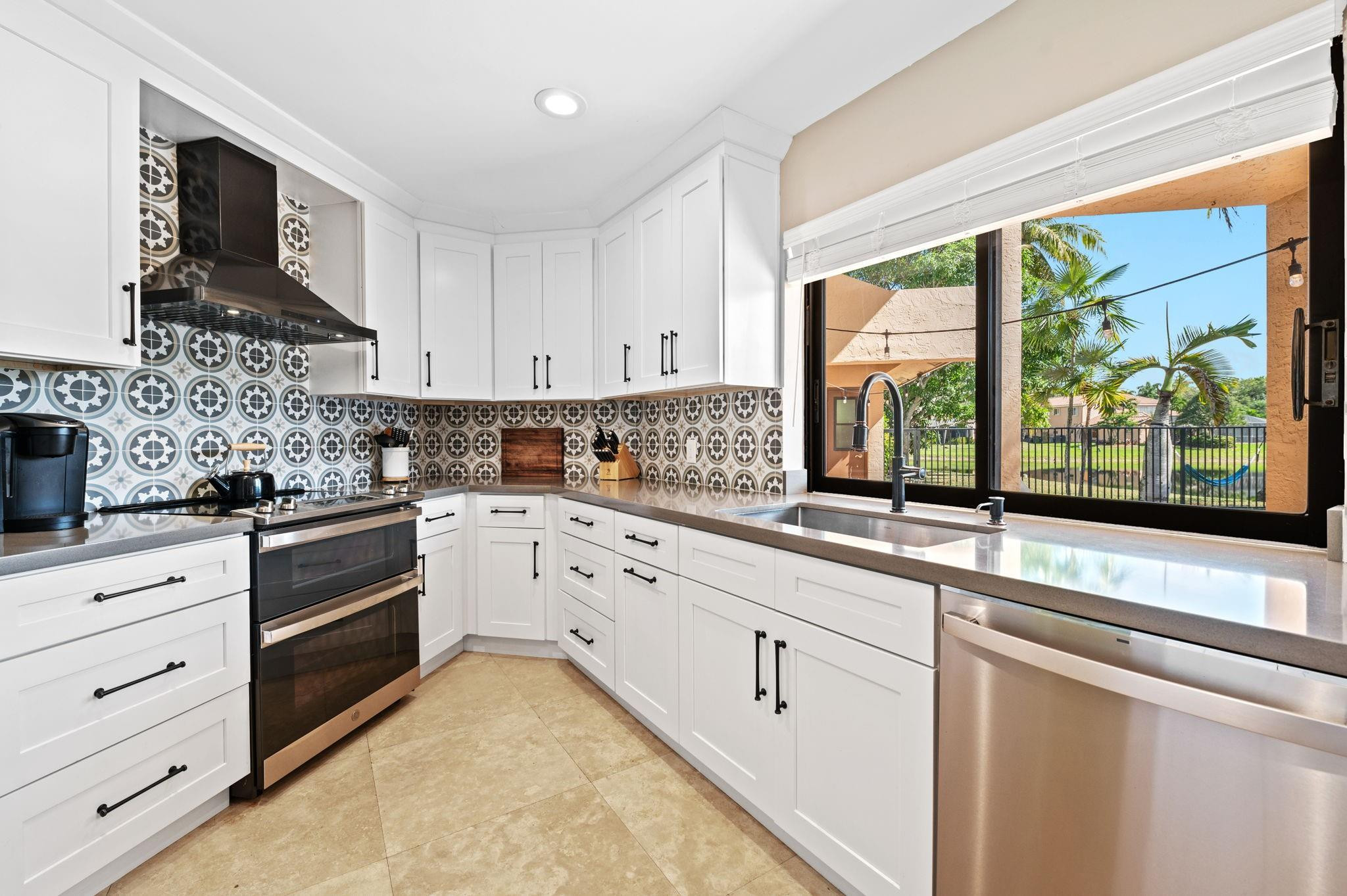 1260 Fairfax Ct