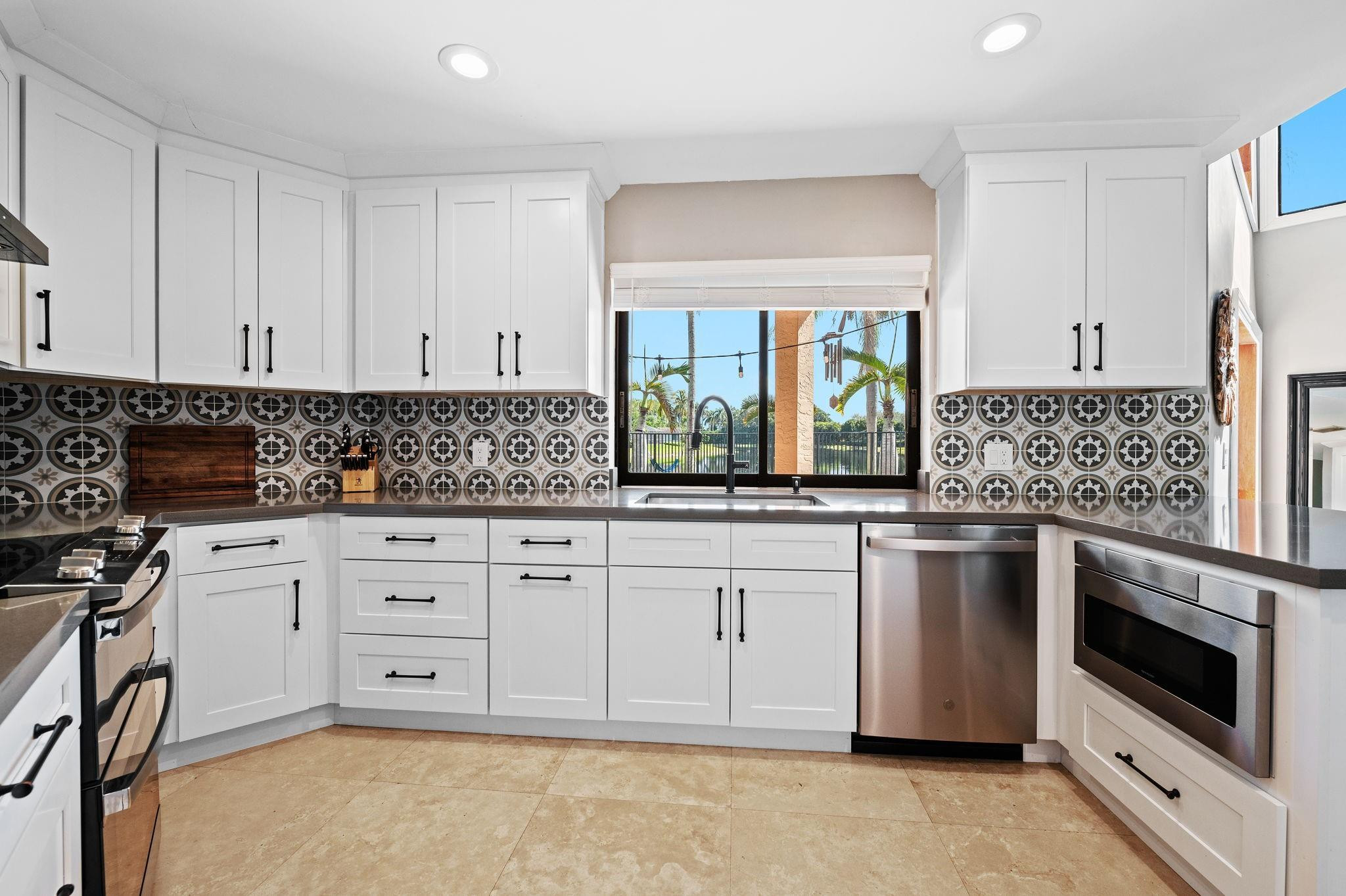 1260 Fairfax Ct