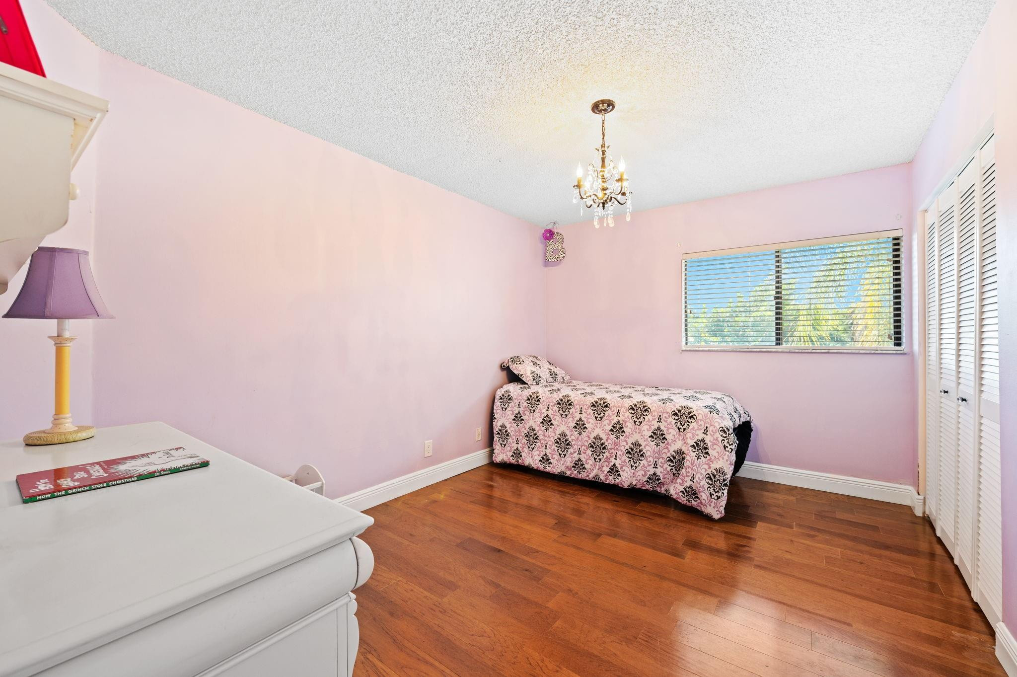 1260 Fairfax Ct