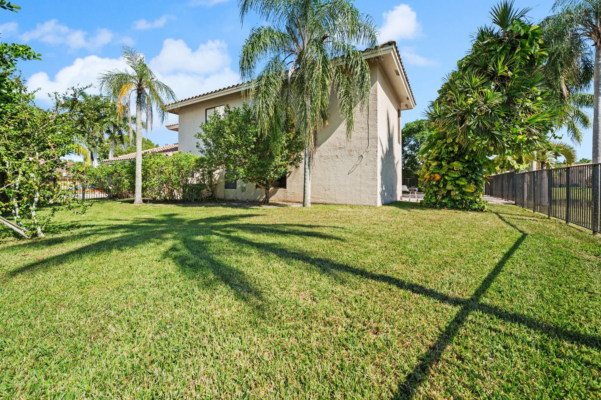 1260 Fairfax Ct