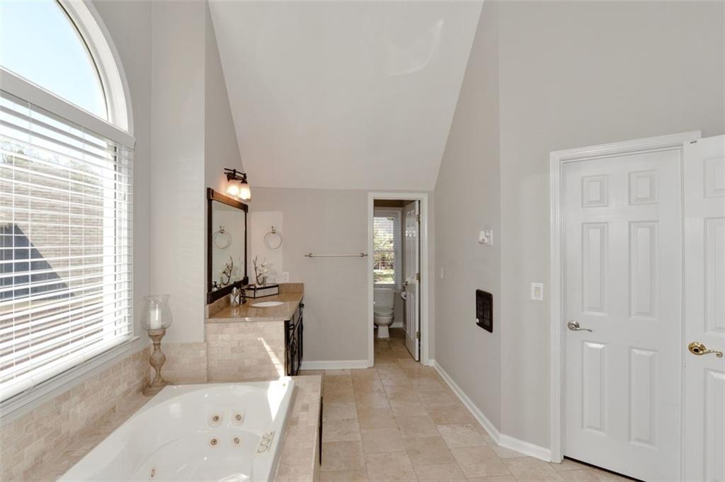 310 Windsor Gate Cove NE