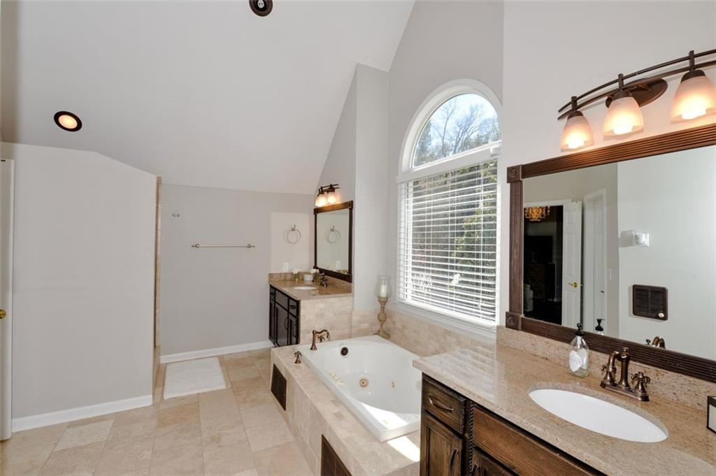 310 Windsor Gate Cove NE