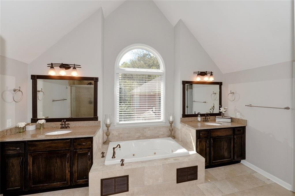 310 Windsor Gate Cove NE
