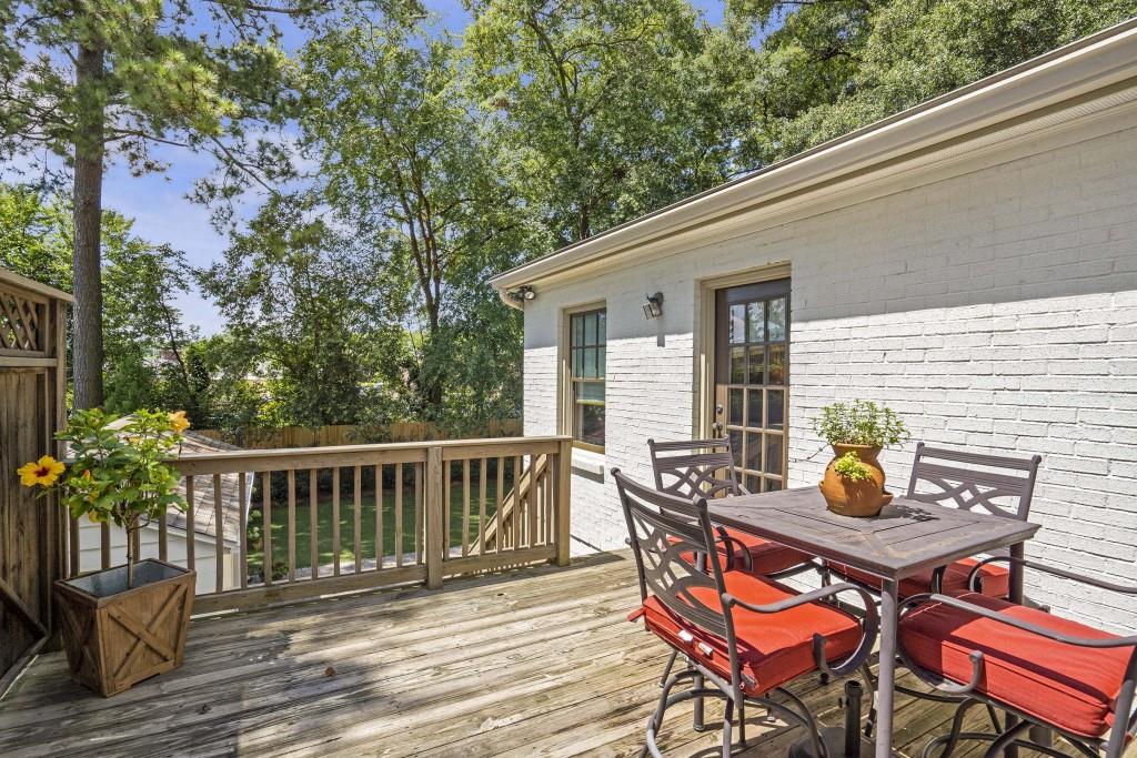 225 Midvale Drive NE
