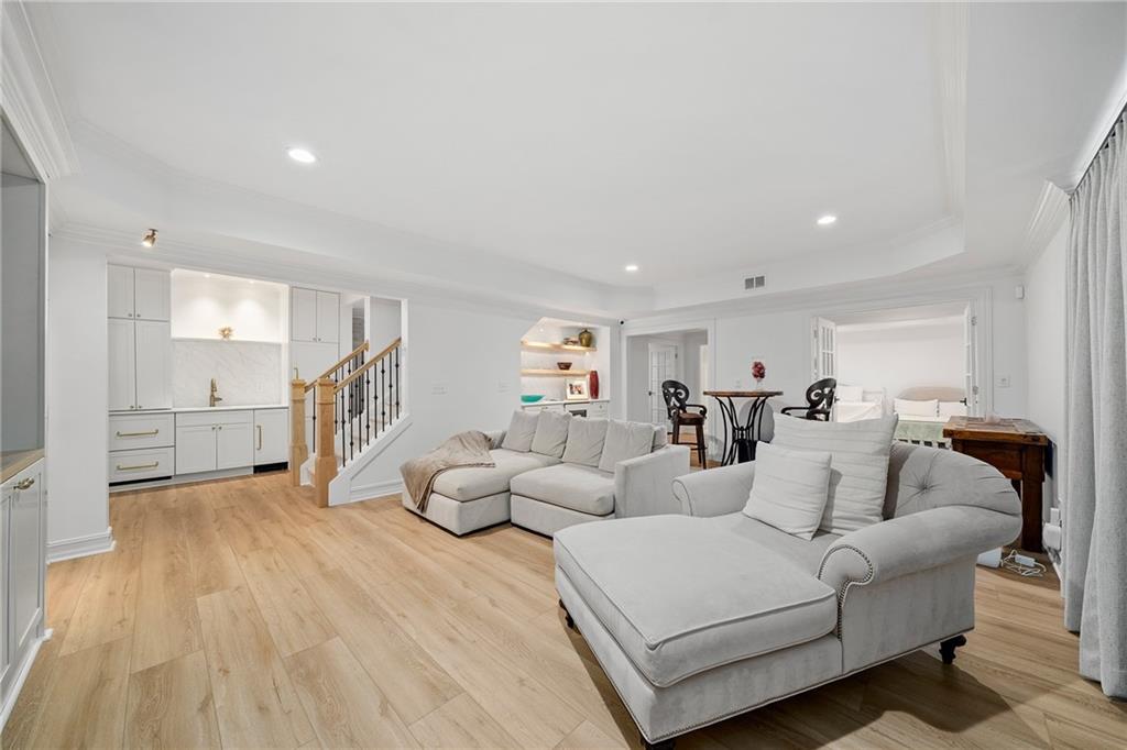 740 E Morningside Drive