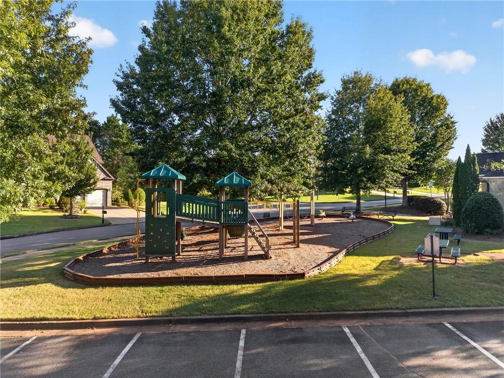 2035 Manor View