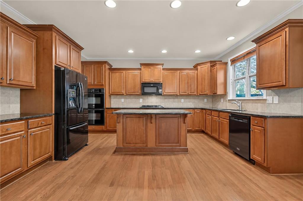 2035 Manor View