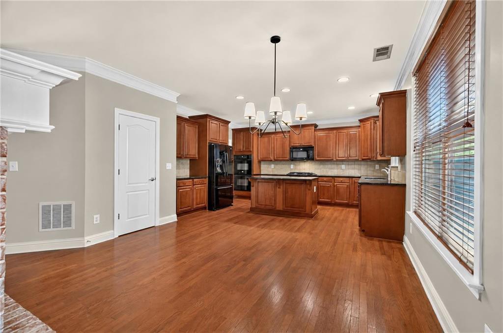 2035 Manor View