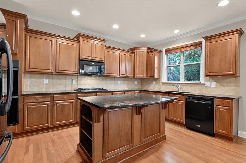 2035 Manor View