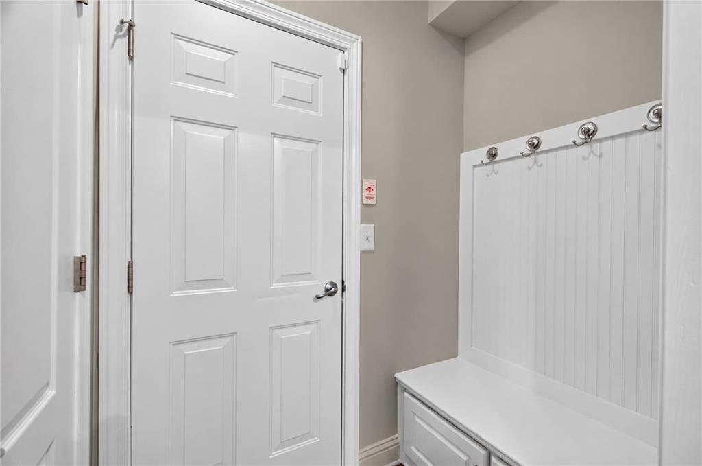 2035 Manor View