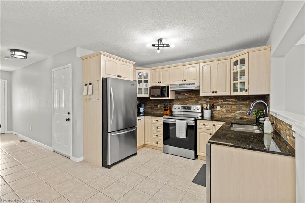 7-10 Stonecairn Drive Unit: 7