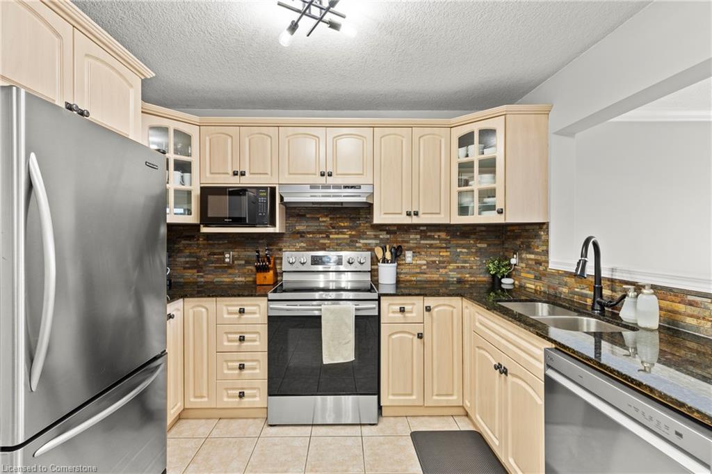 7-10 Stonecairn Drive Unit: 7