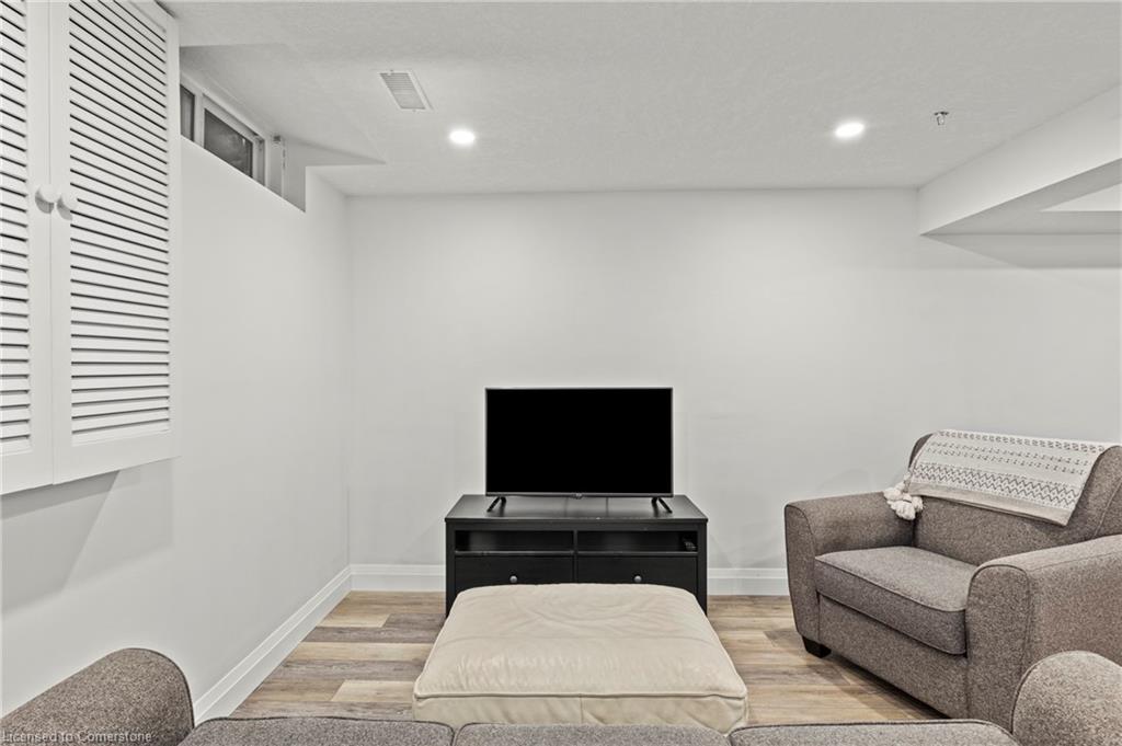 7-10 Stonecairn Drive Unit: 7