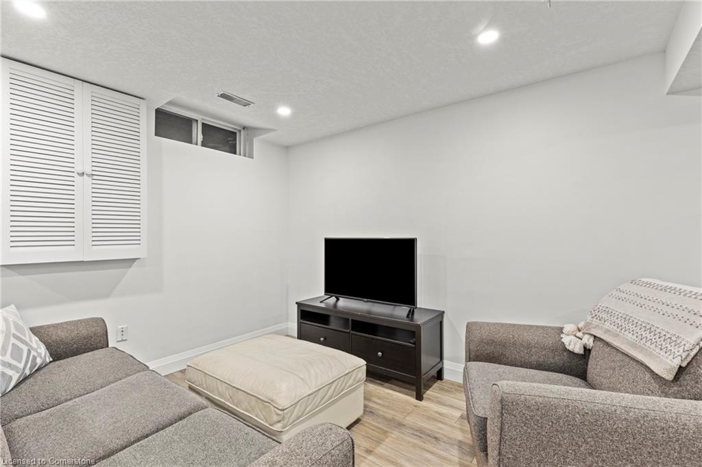 7-10 Stonecairn Drive Unit: 7