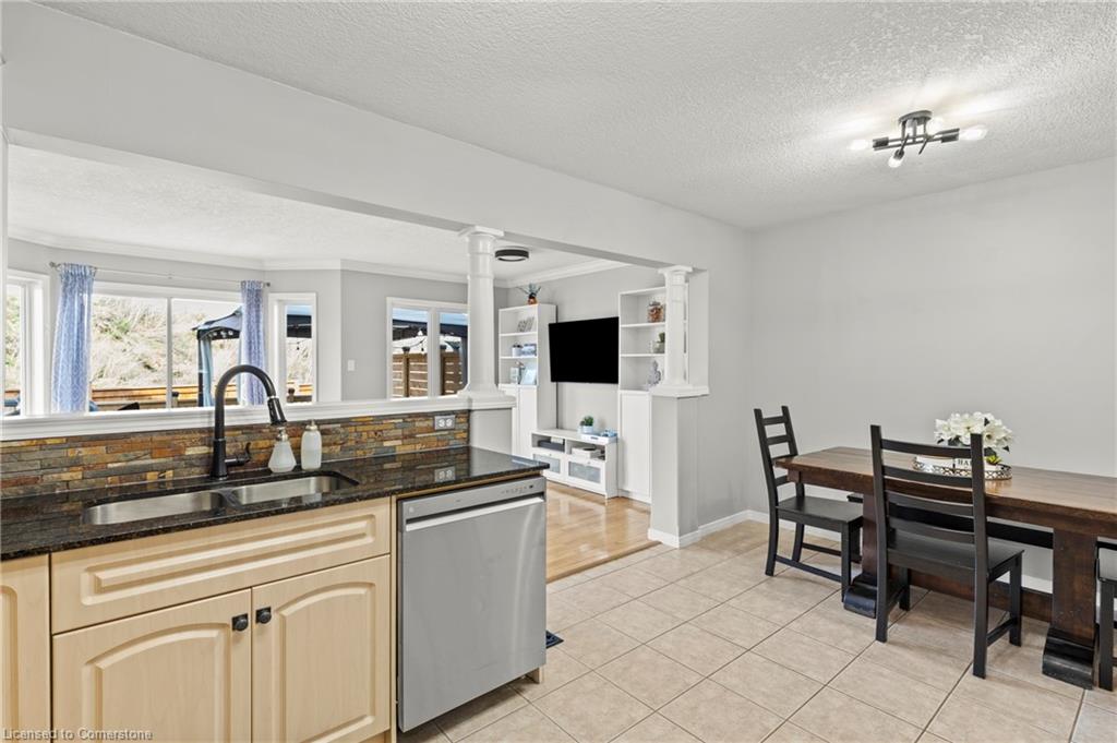7-10 Stonecairn Drive Unit: 7