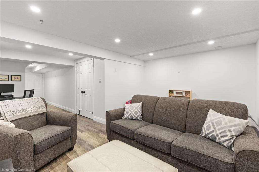 7-10 Stonecairn Drive Unit: 7