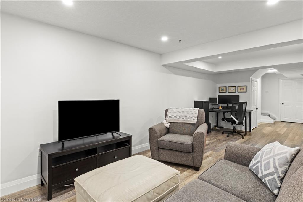 7-10 Stonecairn Drive Unit: 7