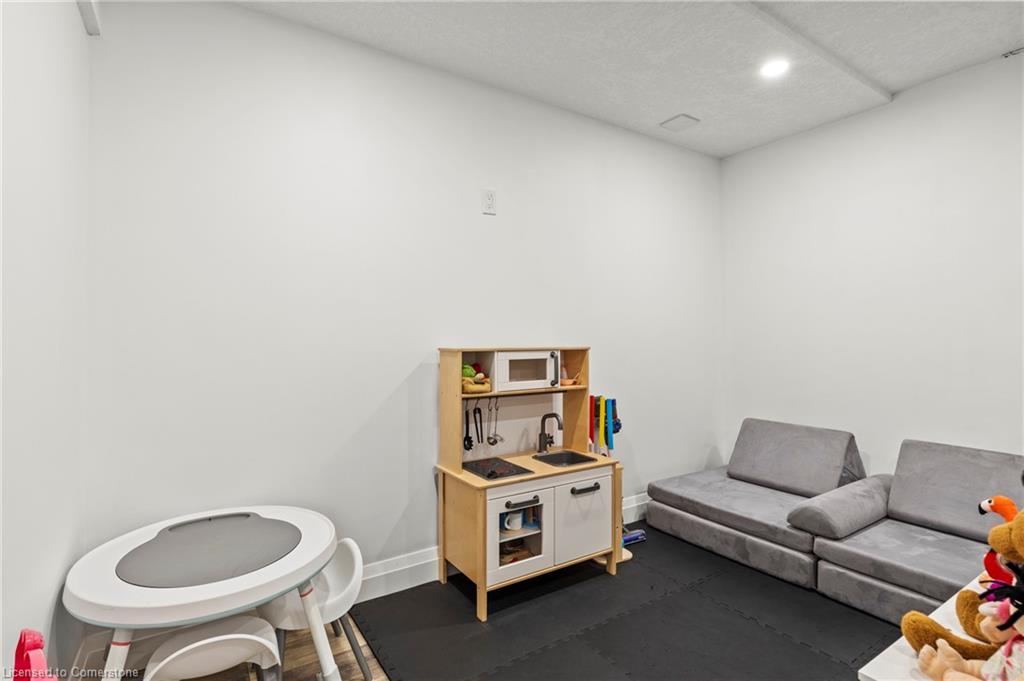 7-10 Stonecairn Drive Unit: 7