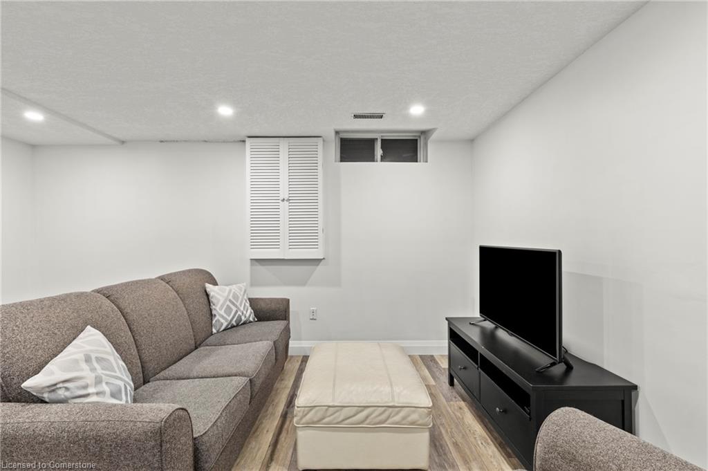 7-10 Stonecairn Drive Unit: 7