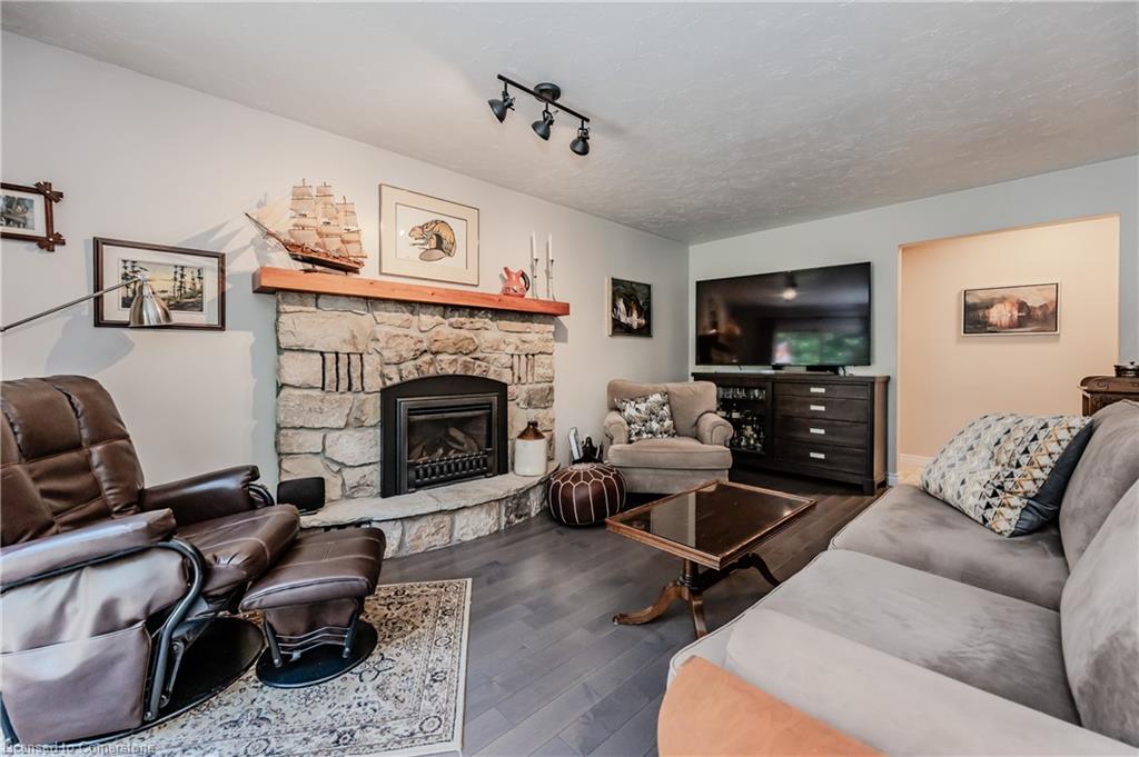 12 Jo Anne Crescent