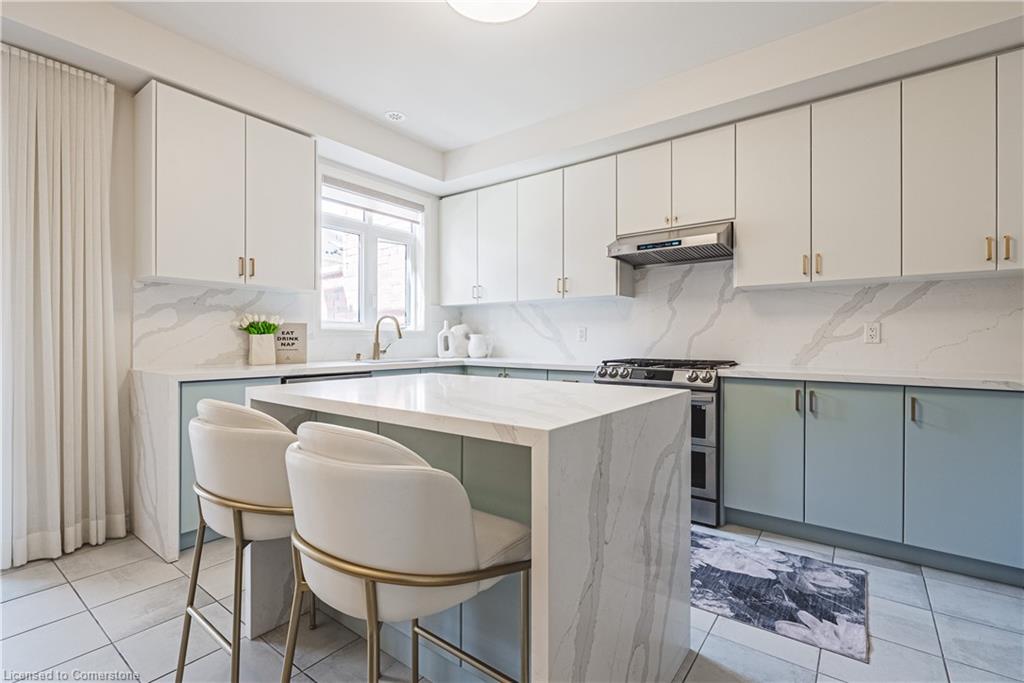 525 Dundas Street E