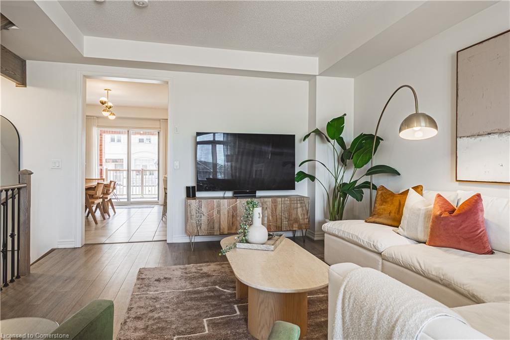 525 Dundas Street E