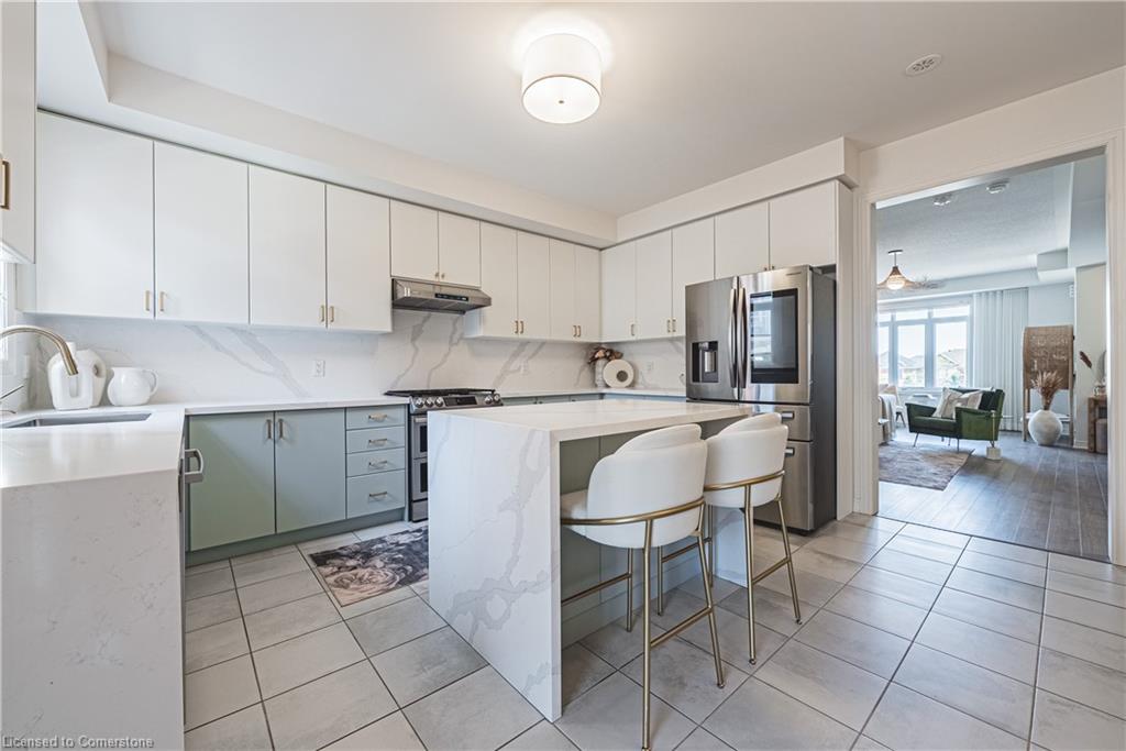 525 Dundas Street E