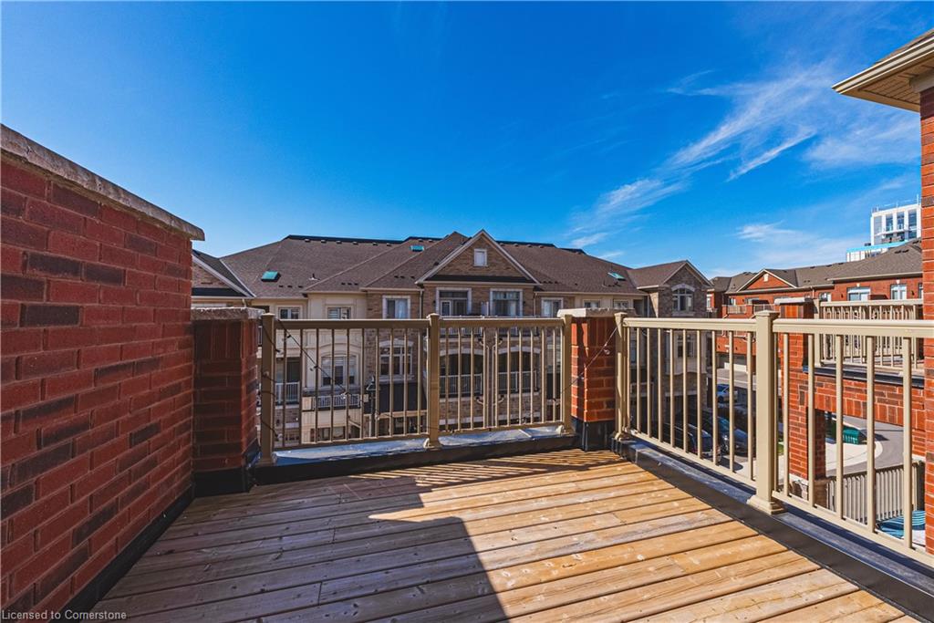 525 Dundas Street E