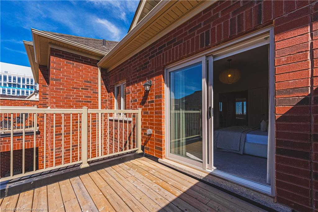 525 Dundas Street E