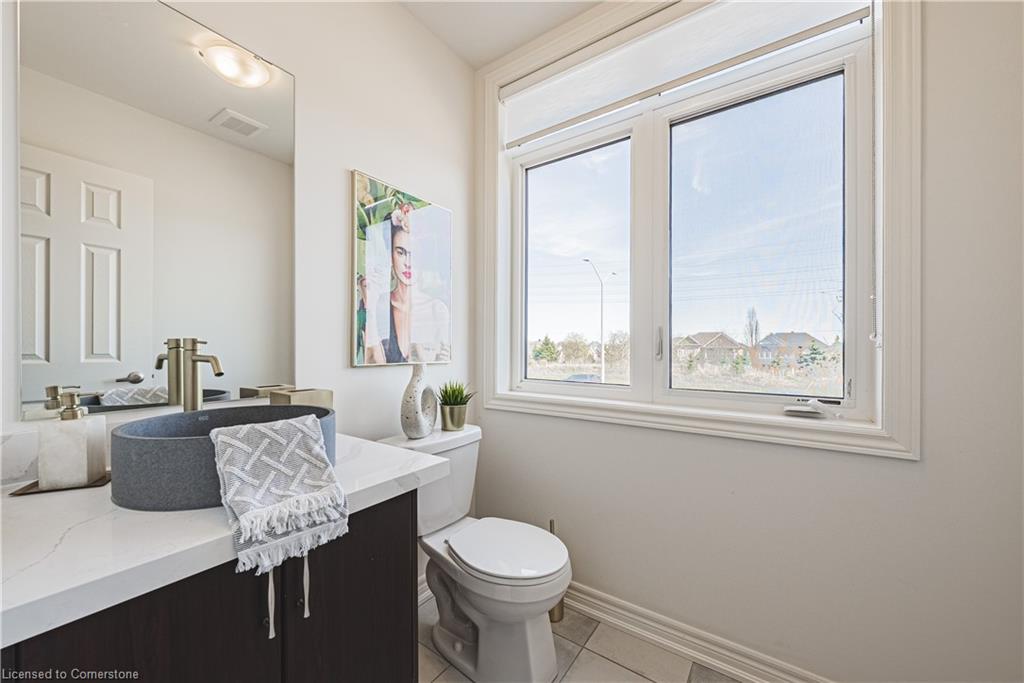 525 Dundas Street E