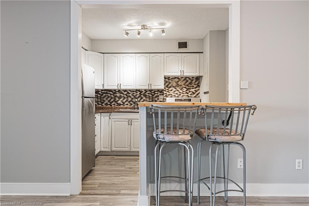 1410-975 Warwick Court Unit: 1410