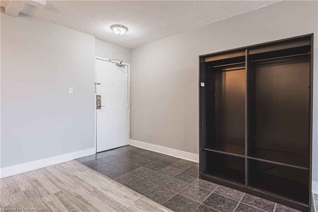 1410-975 Warwick Court Unit: 1410