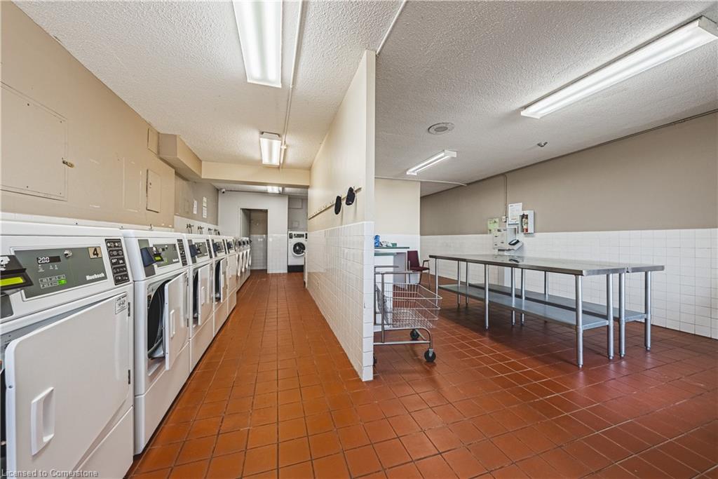 1410-975 Warwick Court Unit: 1410