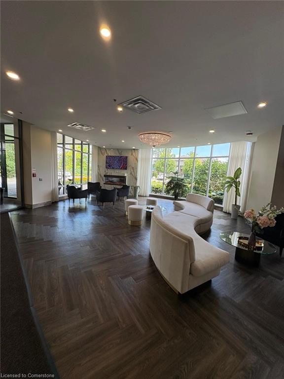810-7711 Green Gate Unit: 810