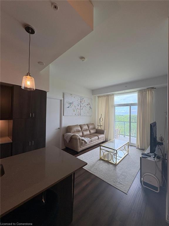 810-7711 Green Gate Unit: 810