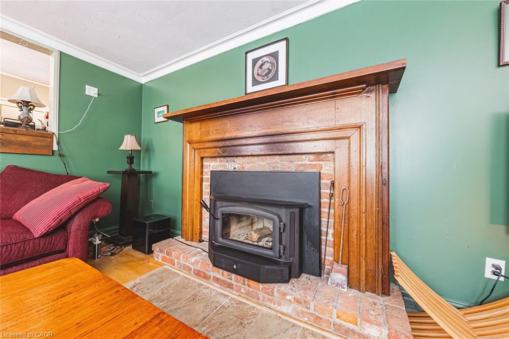 327 Campbell Avenue E