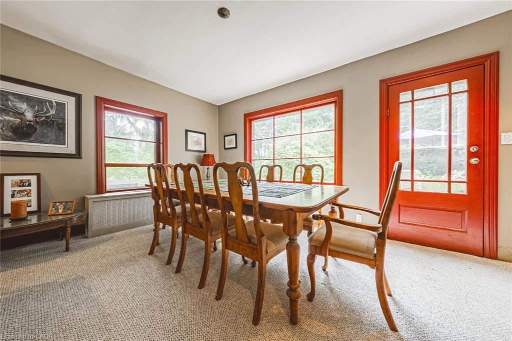 327 Campbell Avenue E