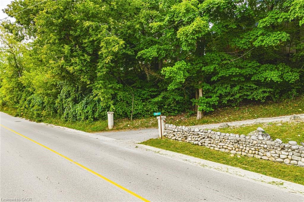 327 Campbell Avenue E